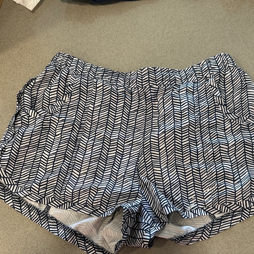 Athleta Black and White Chevron Athletic Shorts